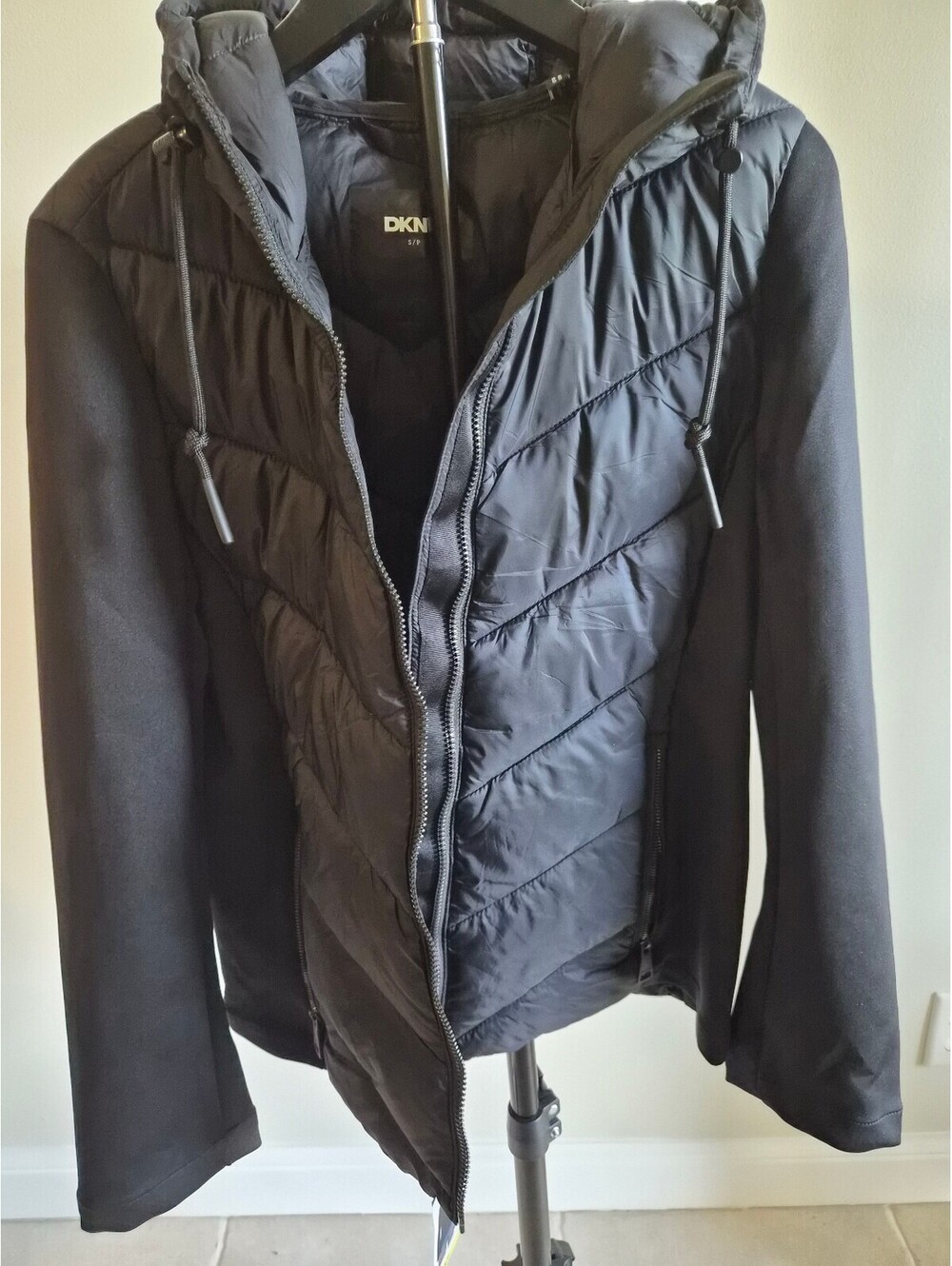 DKNY Women's Black Quilted Puffer Jacket with Hood, Size Small 0153